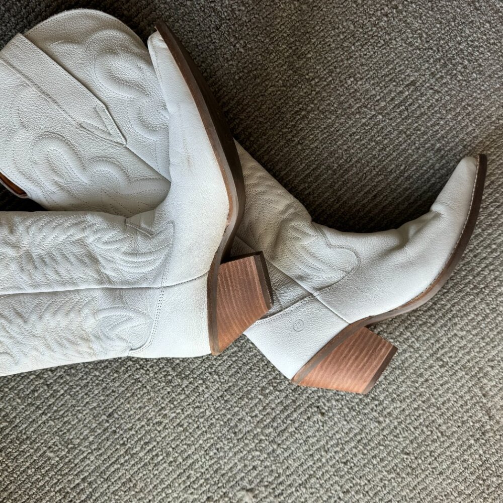 dingo White Western Cowboy Heeled Boots - Picture 4 of 5